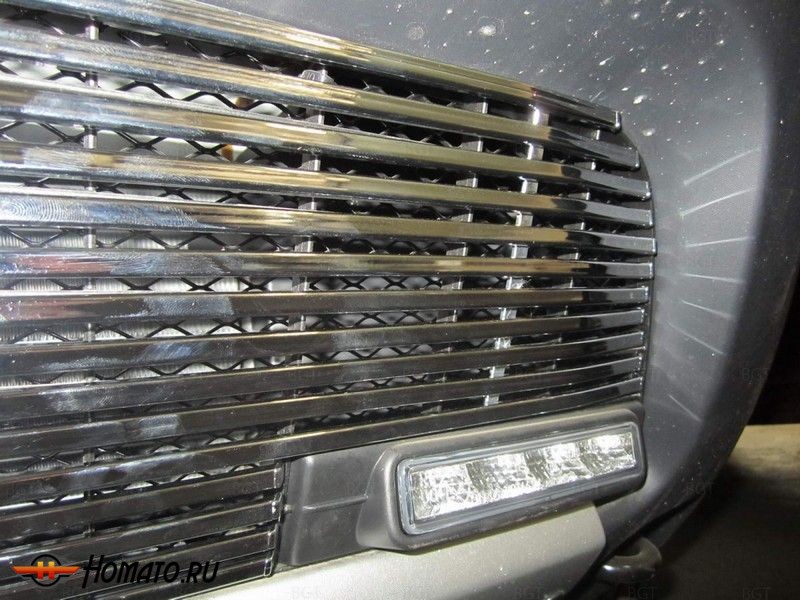 Решетка в бампер для Renault Duster 2012+ тип Billet с вырезами под оригинальные DRL