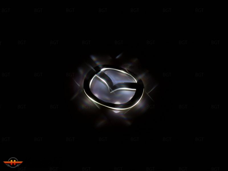 Эмблема со светодиодной подсветкой  красного и белого цвета Mazda «140x114»