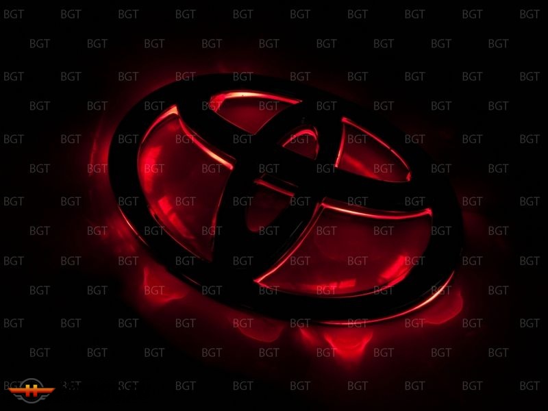 Эмблема со светодиодной подсветкой Toyota красного белого цвета «128x86»