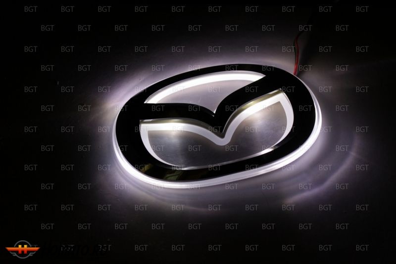 Эмблема со светодиодной подсветкой Mazda красного и белого цвета «126 x116»