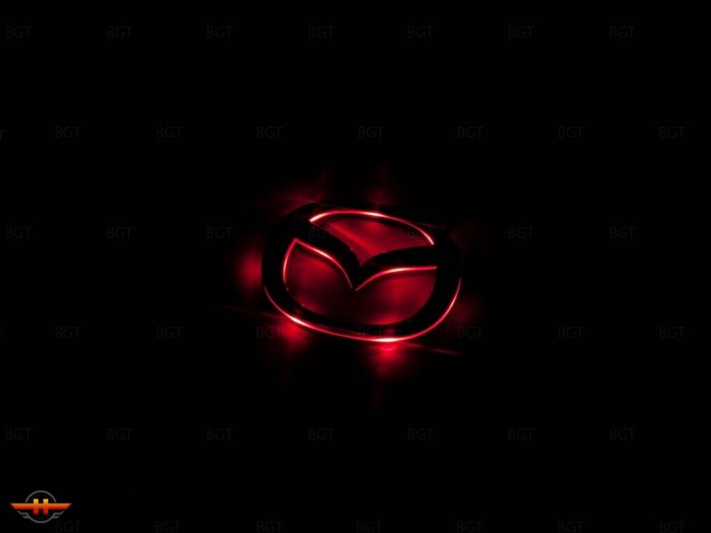 Эмблема со светодиодной подсветкой  красного и белого цвета Mazda «140x114»