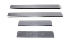 Накладки на пороги Toyota LC 200 нержавейка с логотипом