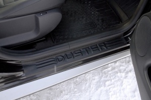 Накладки на внутренние пороги дверей (Вариант 2) Renault Duster 2010+/2015+ | шагрень