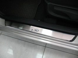 Накладки на пороги с логотипом для Hyundai i30 (2007-2011) | нержавейка