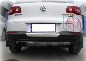 Накладка заднего бампера большая с хромом и надписью "TIGUAN" для VW Tiguan "08-/"11-