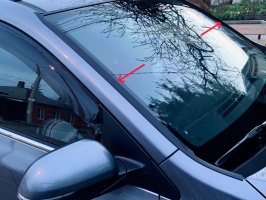 Водосток дефлектор лобового стекла для Renault Sandero 2014+/2018+ / Sandero Stepway 2014+/2018+