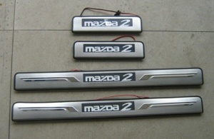 Накладки на дверные пороги с LED подстветкой, нерж. для MAZDA 2
