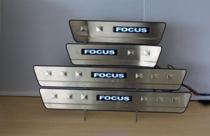 Накладки на дверные пороги с LED подстветкой, нерж. для FORD Focus II