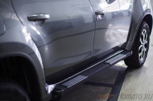 Пороги металлические для Nissan Terrano 2014+ | Цвет: черный муар | вариант 1