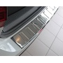 Накладка на задний бампер для Volkswagen Passat B8 2016+ (седан) | зеркальная нержавейка, с загибом, серия Trapez