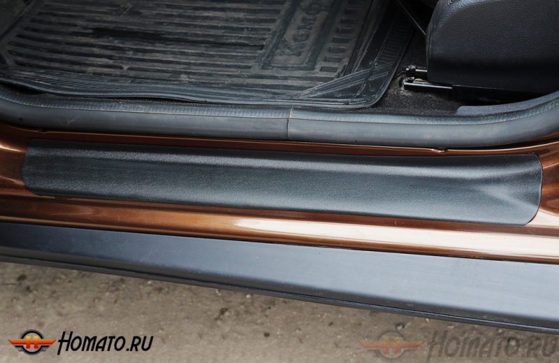 Накладки на внутренние пороги дверей для Renault Duster 2010+/2015+ | шагрень| вариант 2