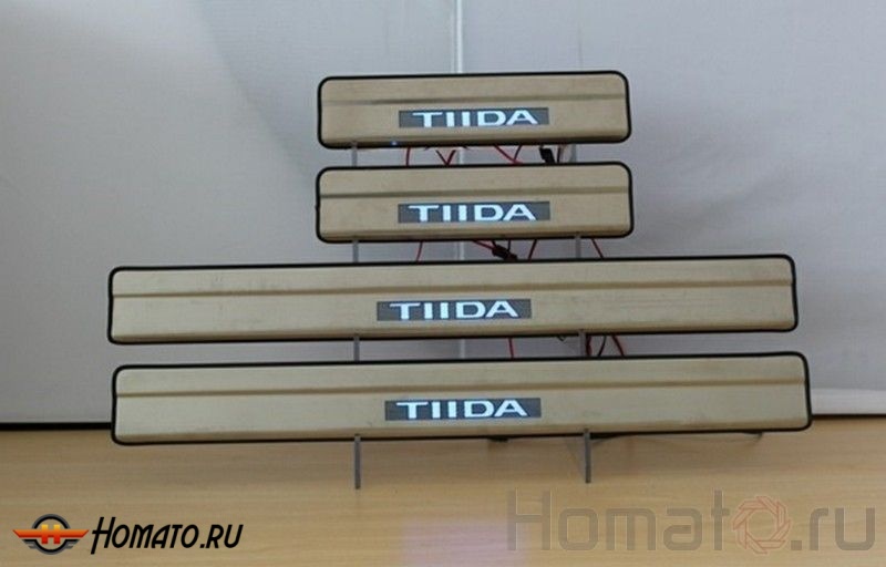 Накладки на дверные пороги с логотипом и LED подсветкой, нерж. для NISSAN Tiida "15-