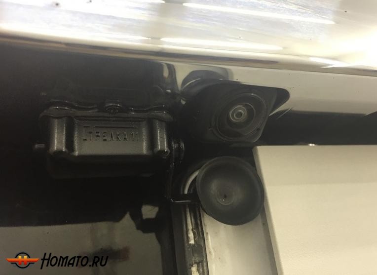 Защита задней камеры для Mitsubishi Pajero 4 (2014+) рестайл-2