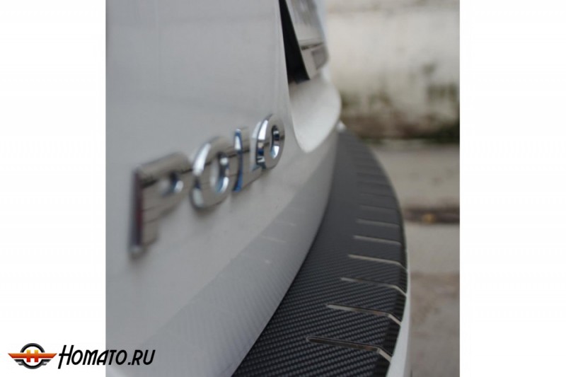 Накладка на задний бампер профилированная с загибом, нерж. сталь + карбон «4 D Sedan» для VW Polo Sedan