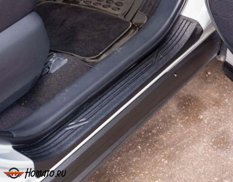 Накладки на внутренние пороги дверей Toyota RAV4 2020+ | шагрень