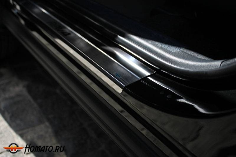 Накладки на пороги с логотипом для Toyota RAV4 2013+/2015+  | нержавейка