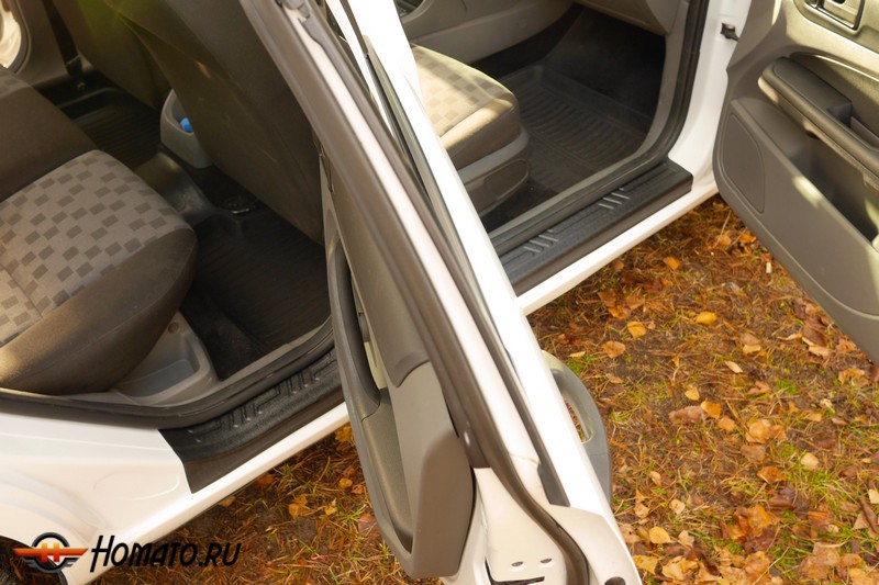 Накладки на внутренние пороги дверей Ford Focus 2 (2005-2010) | шагрень