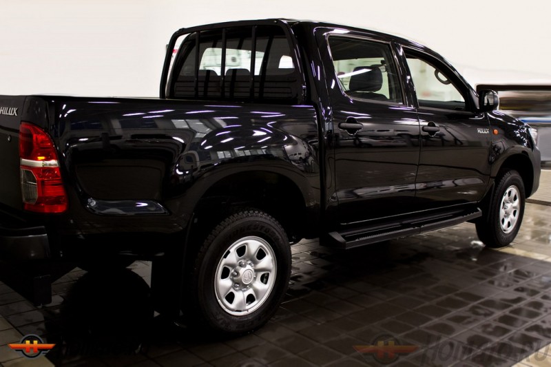 Пороги металлические для Toyota Hilux 2011+/2013+ | Цвет: черный муар