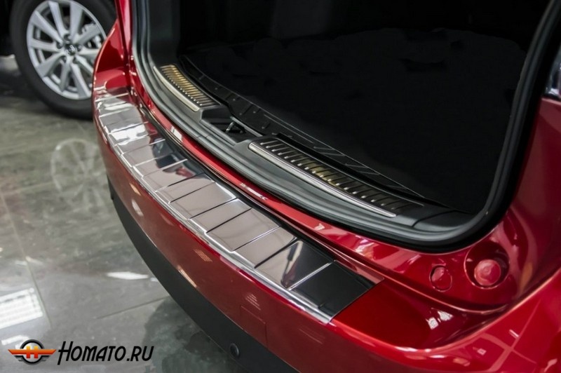 Накладка на задний бампер для Volkswagen Passat B8 2016+ (универсал) | зеркальная нержавейка, с загибом, серия Trapez