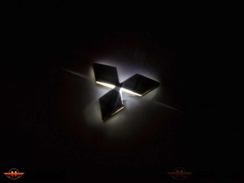 Эмблема со светодиодной подсветкой Mitsubishi красного и белого цвета (89x60)