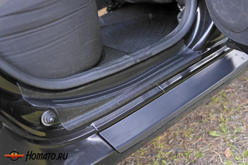 Накладки на пороги дверей для Nissan Terrano 2014+ | шагрень | вариант 2