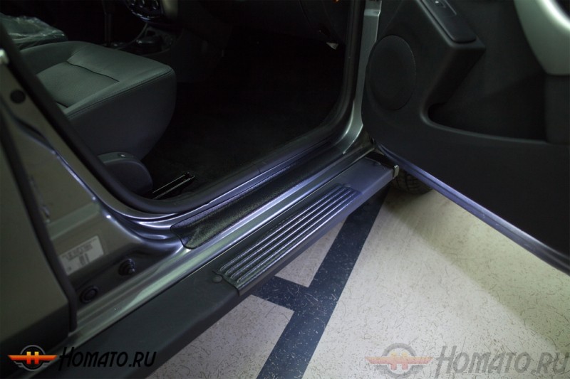 Накладки на внутренние пороги дверей для Nissan Terrano 2014+ | шагрень