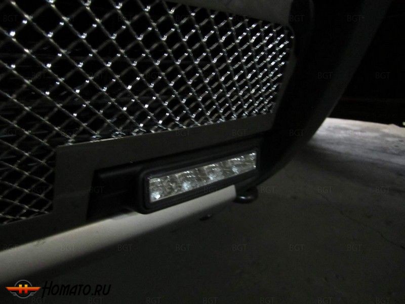 Решетка в бампер для Renault Duster 2012+ с вырезами под оригинальные DRL | Тип: сетка