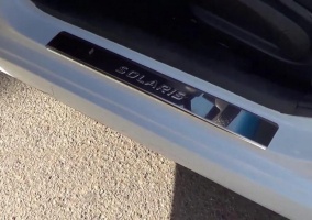 Накладки на пороги Hyundai Solaris 2010-2014 нержавейка с логотипом