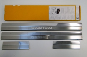 Накладки на пороги с логотипом для Nissan Qashqai 2008+/2014+/2019+ | нержавейка