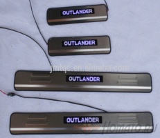 Накладки на дверные пороги с логотипом и LED подсветкой для MITSUBISHI Outlander 2015+/2019+ : нержавеющая сталь