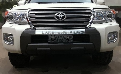 Накладка-обвес переднего бампера на Toyota Land Cruiser 200 (2012-2015)