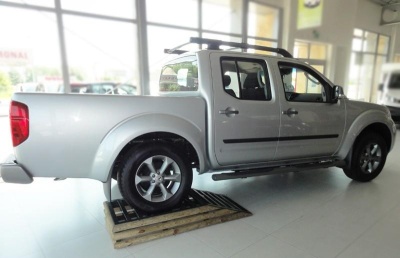 Боковые молдинги на двери для Nissan Navara (D40) 2005+/2011+ | Rider F-46