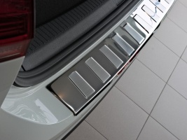 Накладка на задний бампер для BMW X1 (E84) 2012-2015 | глянцевая + матовая нержавейка, с загибом, серия Trapez
