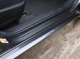 Накладки на внутренние пороги дверей Toyota Corolla 2012+/2015+ (седан) | шагрень