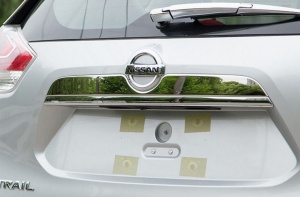Хром накладка над номером на крышку багажника для Nissan X-Trail (T32) 2014+