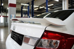Спойлер на крышку багажника Honda Civic 4D «2012+» "Modulo" высокий со стоп-сигналом