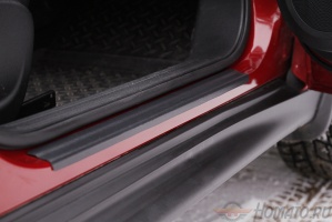 Накладки на внутренние пороги дверей для Nissan Juke 2010+ | шагрень
