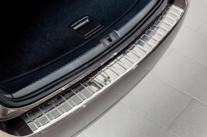 Накладка на задний бампер для Volkswagen Passat B8 2016+ | зеркальная нержавейка, с загибом, серия Piano