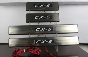 Накладки на дверные пороги с LED подстветкой, нерж. для MAZDA CX-5