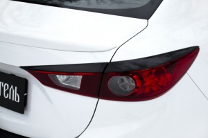 Накладки на задние фонари (реснички) Mazda 3 2013+ (седан) | глянец (под покраску)