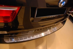 Накладка на задний бампер для BMW X5 (E70) 2006-2013 | нержавейка + силиконовые вставки, без загиба