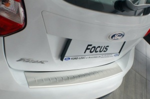 Накладка на задний бампер для Ford Focus 3 2011-2014 (хэтчбек) | матовая нержавейка, с загибом