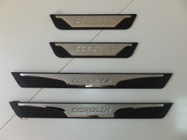 Накладки на дверные пороги с логотипом OEM-style для Toyota Corolla 2013+ | нержавейка