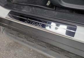 Накладки на пороги Nissan X-Trail T32 2015-2023 нержавейка с логотипом