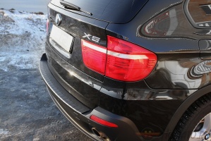 Накладка на задний бампер для BMW X5 (E70) 2010+ | шагрень