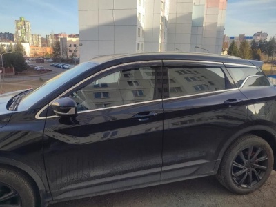 Премиум дефлекторы окон из 6 частей для Джили Кулрей 2020+/2024+ | с молдингом из нержавейки