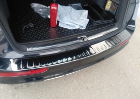 Накладка на задний бампер VW Tiguan 2017 2018 2019 2020 2021 | черный хром, нержавейка, с загибом