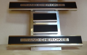 Накладки на пороги для Jeep Grand Cherokee 2010+/2013+ | карбон + нержавейка