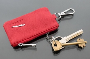 Чехол для ключей "Jaguar", Универсальный, Кожаный с Металическим значком, Цвет: Красный