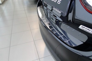 Накладка на задний бампер для Mazda 6 2013+ | нержавейка + силиконовые вставки, без загиба